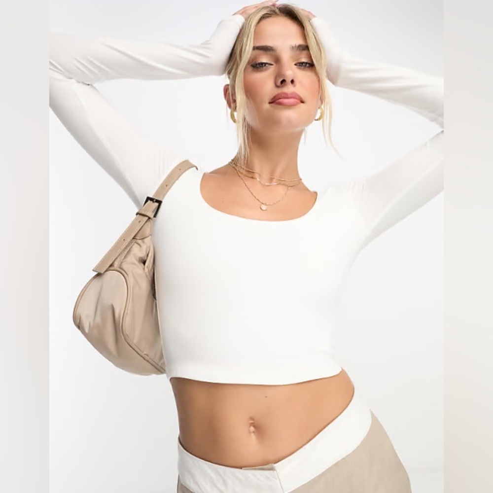 white long sleeve scoop neck shirt